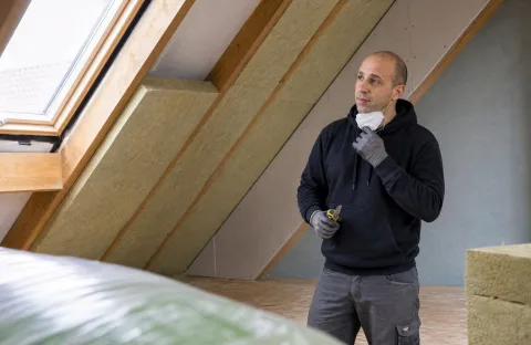 Zoldervloer isoleren: zelf de warmte beneden houden